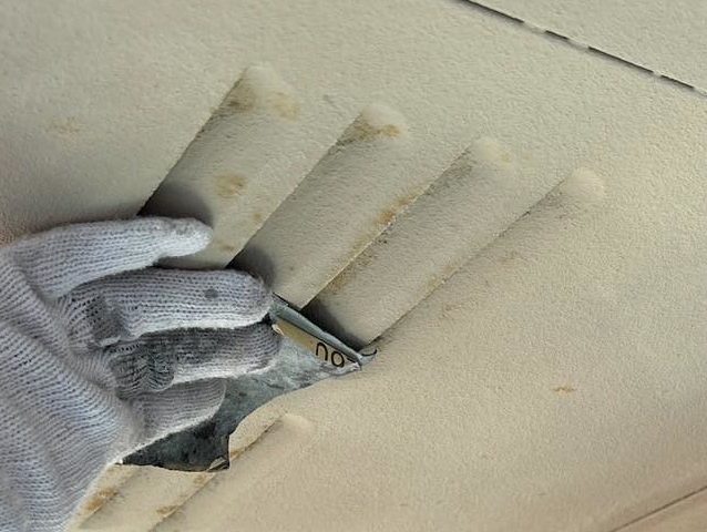 高砂市の塗装における軒天ケレン